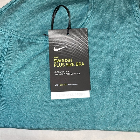 Nike Women's  Swoosh Plus Size Sport Bra Sz 1X - Picture 3 of 5